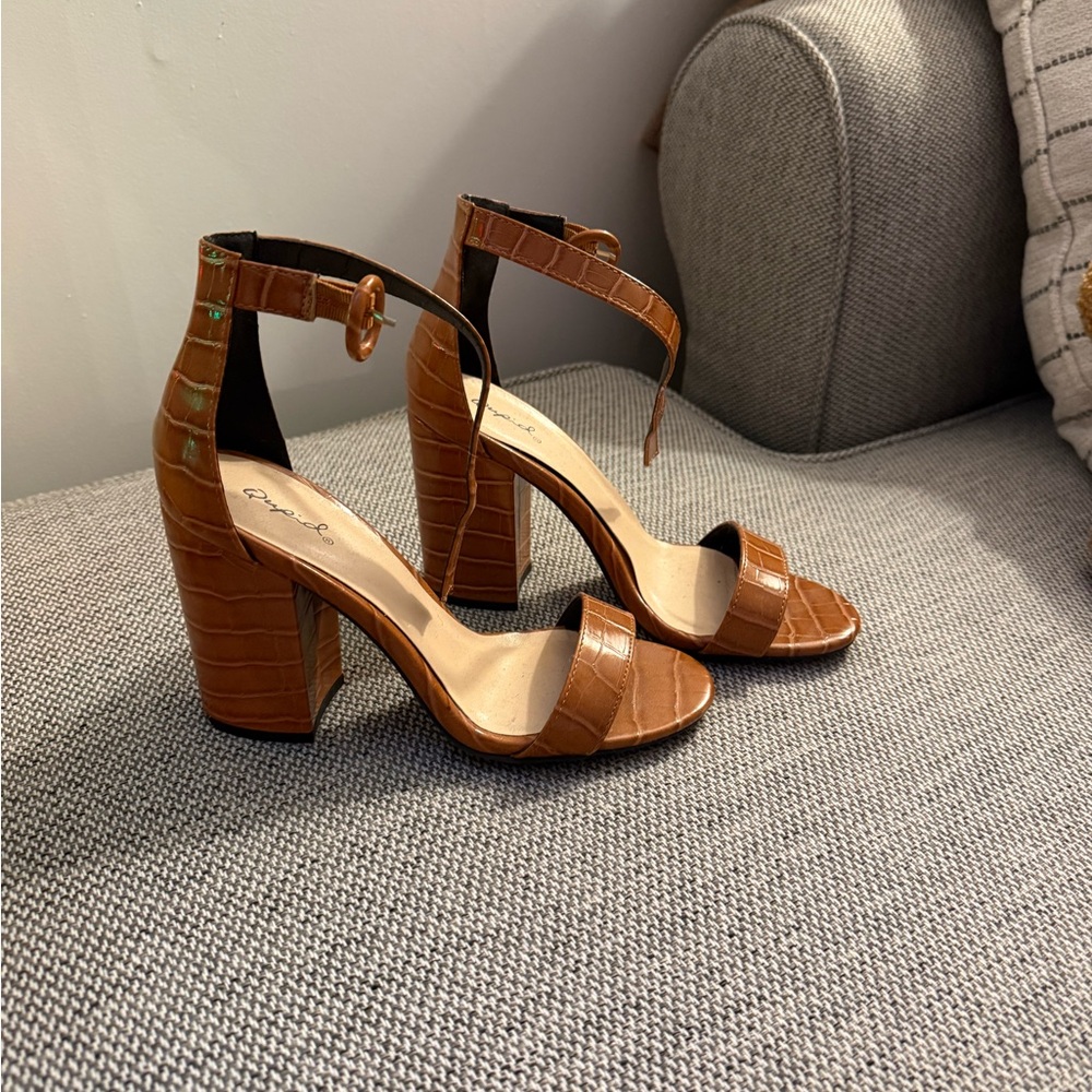 Brown heel
